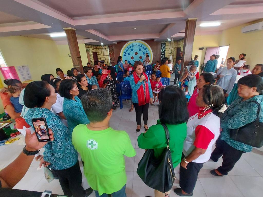 Kunjungan Ketua TP-PKK Kota Ambon ke Posyandu Sumber Kasih desa Hunuth